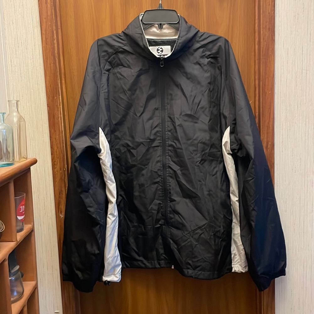 Men's IXSPA black and cream colored packable lightweight jacket. Size Xl